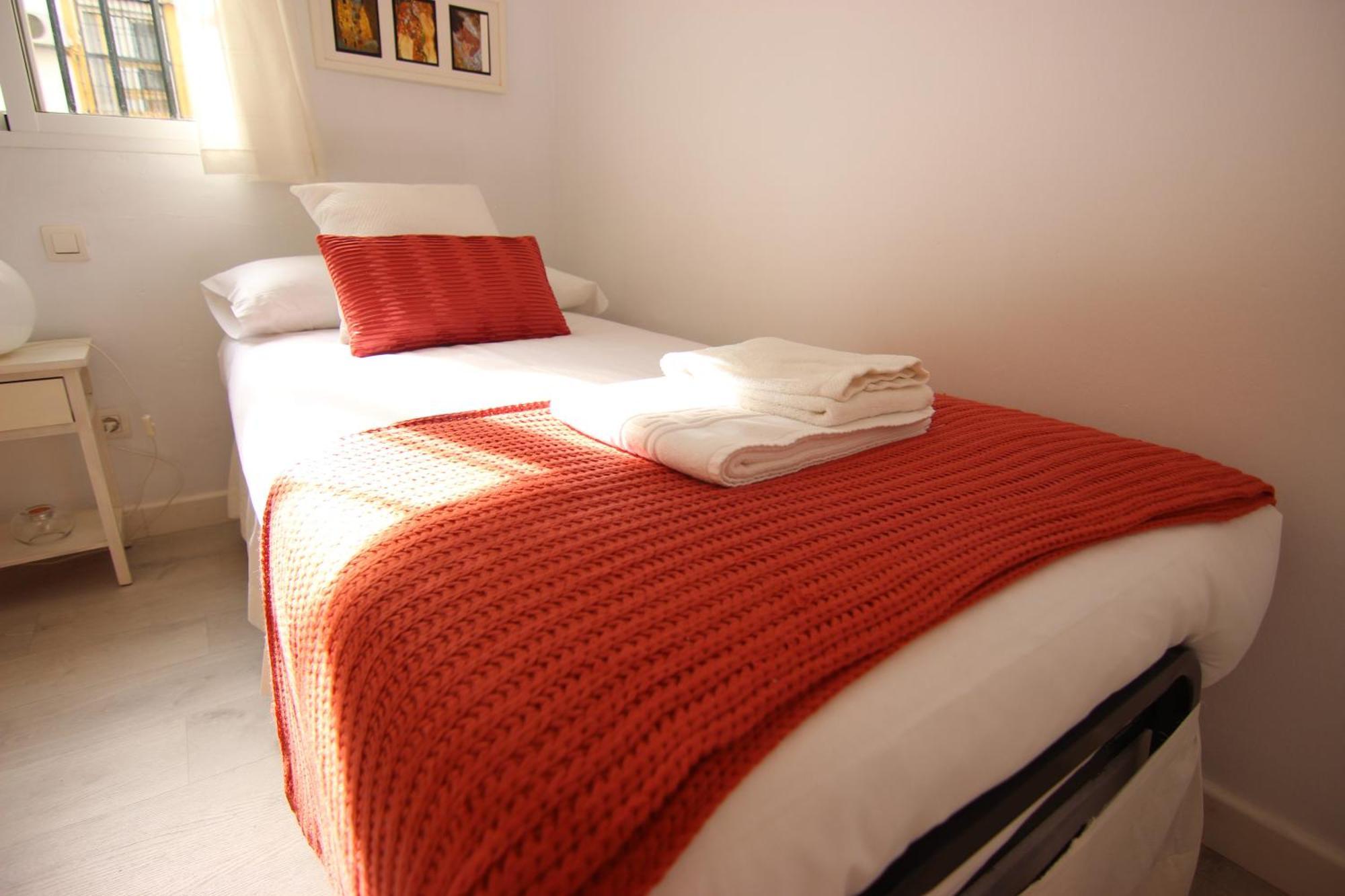 Rentalsevilla Espacioso Apartamento En La Alameda De Hercules Con Parking Exterior foto